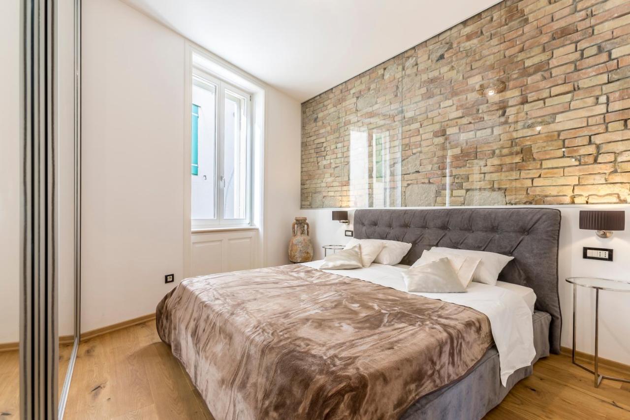 Queen Apartment Split Bagian luar foto