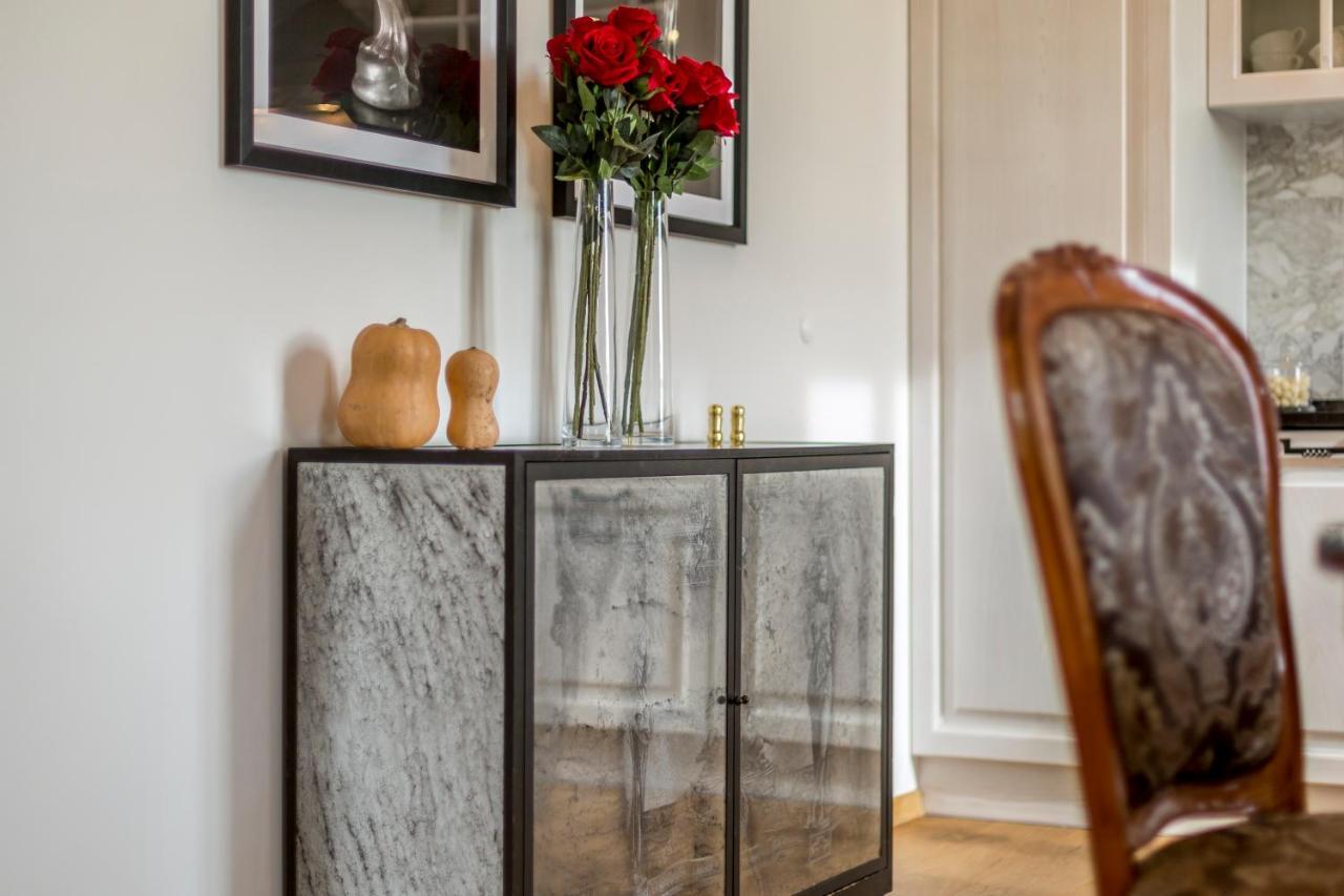 Queen Apartment Split Bagian luar foto