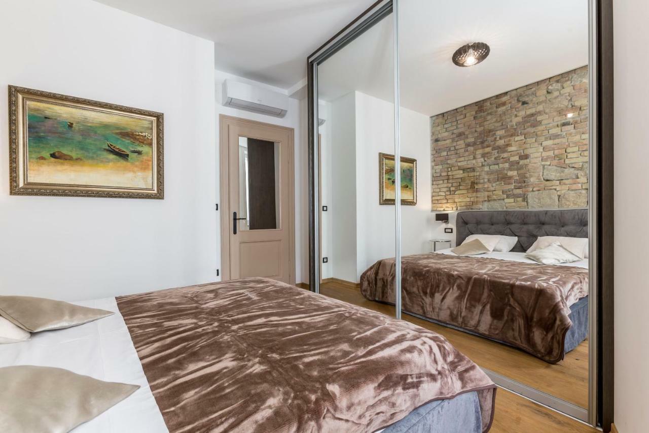Queen Apartment Split Bagian luar foto