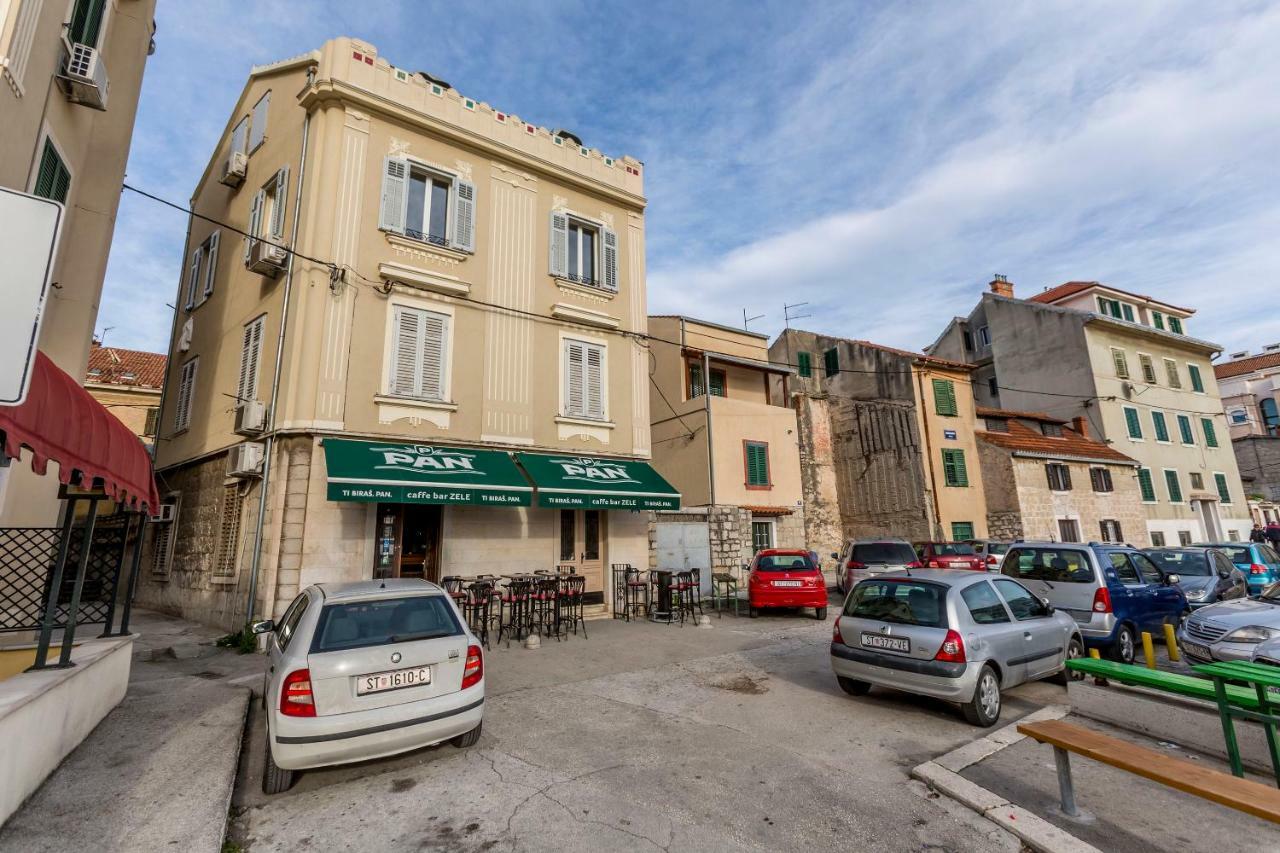 Queen Apartment Split Bagian luar foto