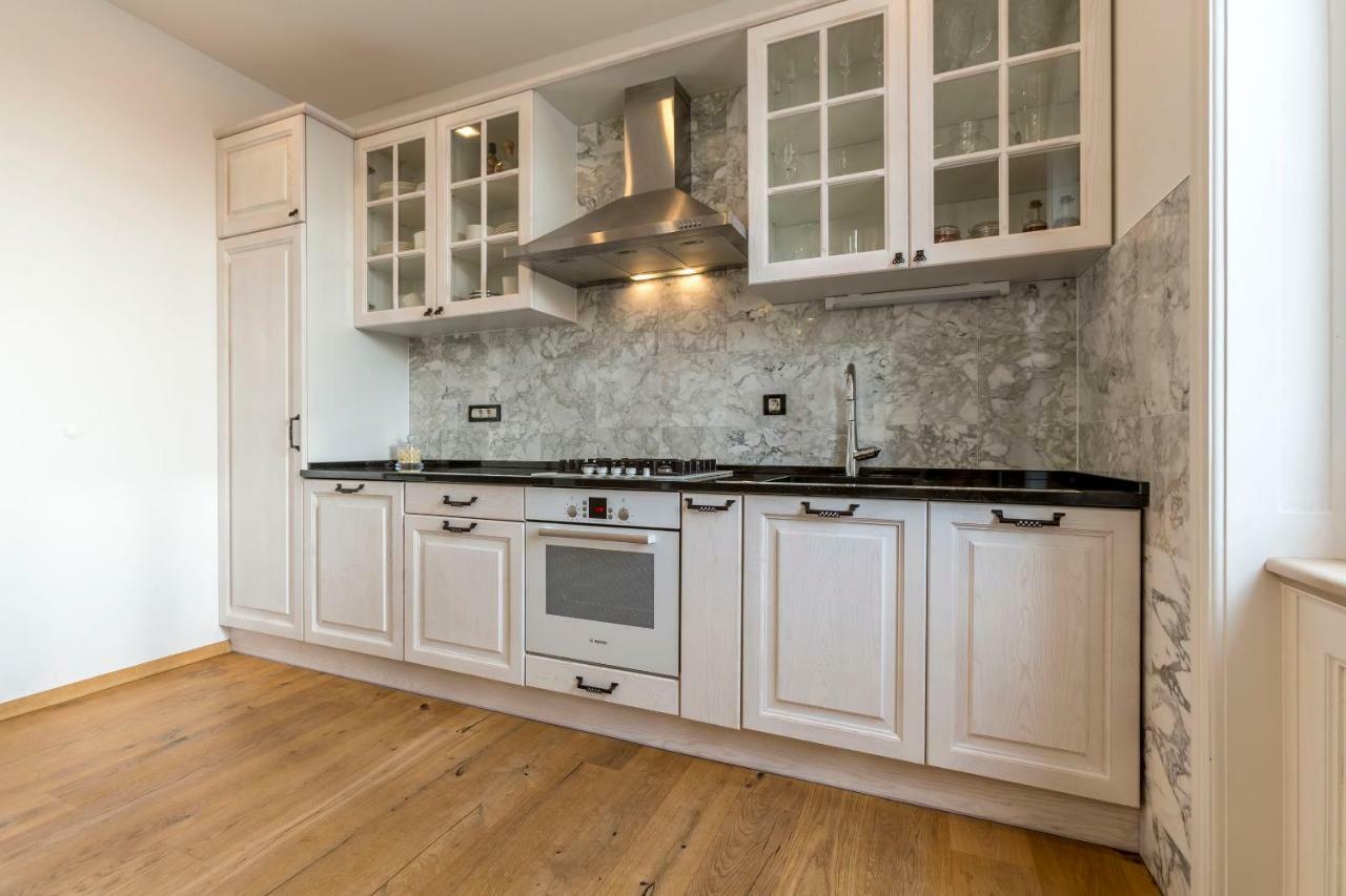 Queen Apartment Split Bagian luar foto
